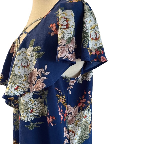 Tempted Blue Floral Print Short Ruffled Sleeve Strappy V-Neck Top Size 1X - Picture 4 of 9